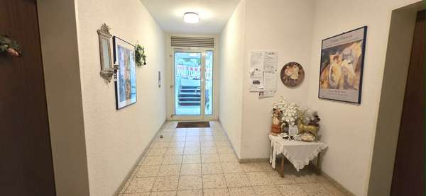 Eingang Treppenhaus - Etagenwohnung in 53129 Bonn / Dottendorf mit 71m² kaufen