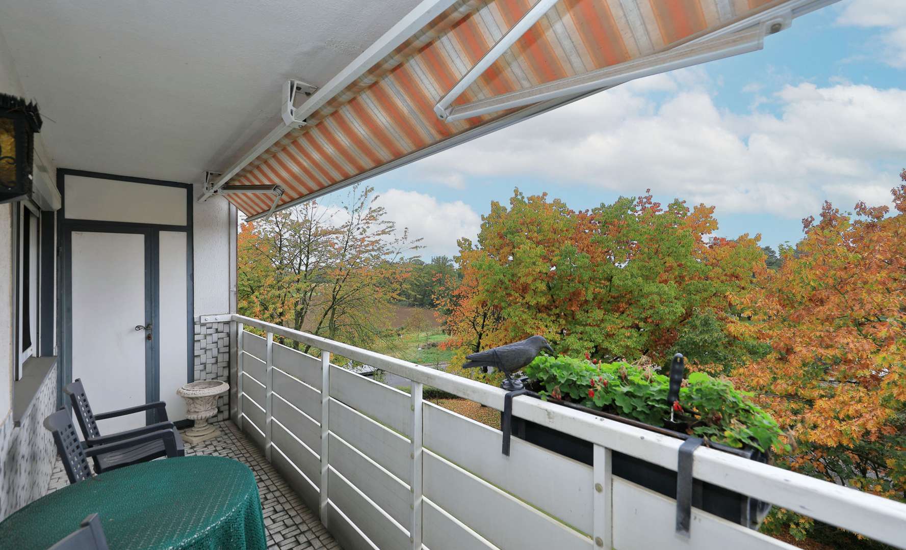 Loggia mit elektr. Markise - Etagenwohnung in 47239 Duisburg / Rumeln-Kaldenhausen mit 86m² kaufen