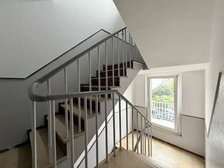 Hausflur  - Mehrfamilienhaus in 50825 Köln / Neuehrenfeld mit 338m² als Kapitalanlage kaufen