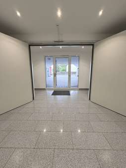 Eingangsbereich Haus Eingangsbereich Haus - Etagenwohnung in 53225 Bonn / Beuel-Mitte mit 131m² kaufen