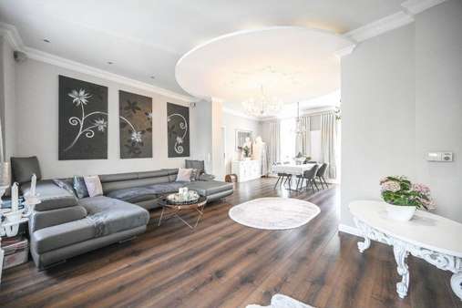 Wohnzimmer - Wohn- / Geschäftshaus in 53347 Alfter / Witterschlick mit 127m² als Kapitalanlage kaufen