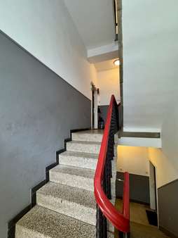 Treppenhaus - Erdgeschosswohnung in 50733 Köln/Nippes mit 63m² als Kapitalanlage kaufen