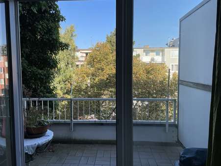 Aussicht auf Balkon - Etagenwohnung in 50931 Köln mit 25m² kaufen
