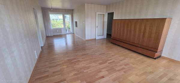 Wohn-Esszimmer mit Zugang Terrasse - Erdgeschosswohnung in 53119 Bonn / Tannenbusch mit 98m² kaufen