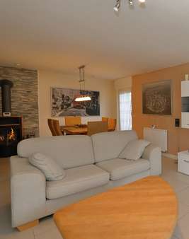 Wohnzimmer - Zweifamilienhaus in 53842 Troisdorf mit 173m² kaufen