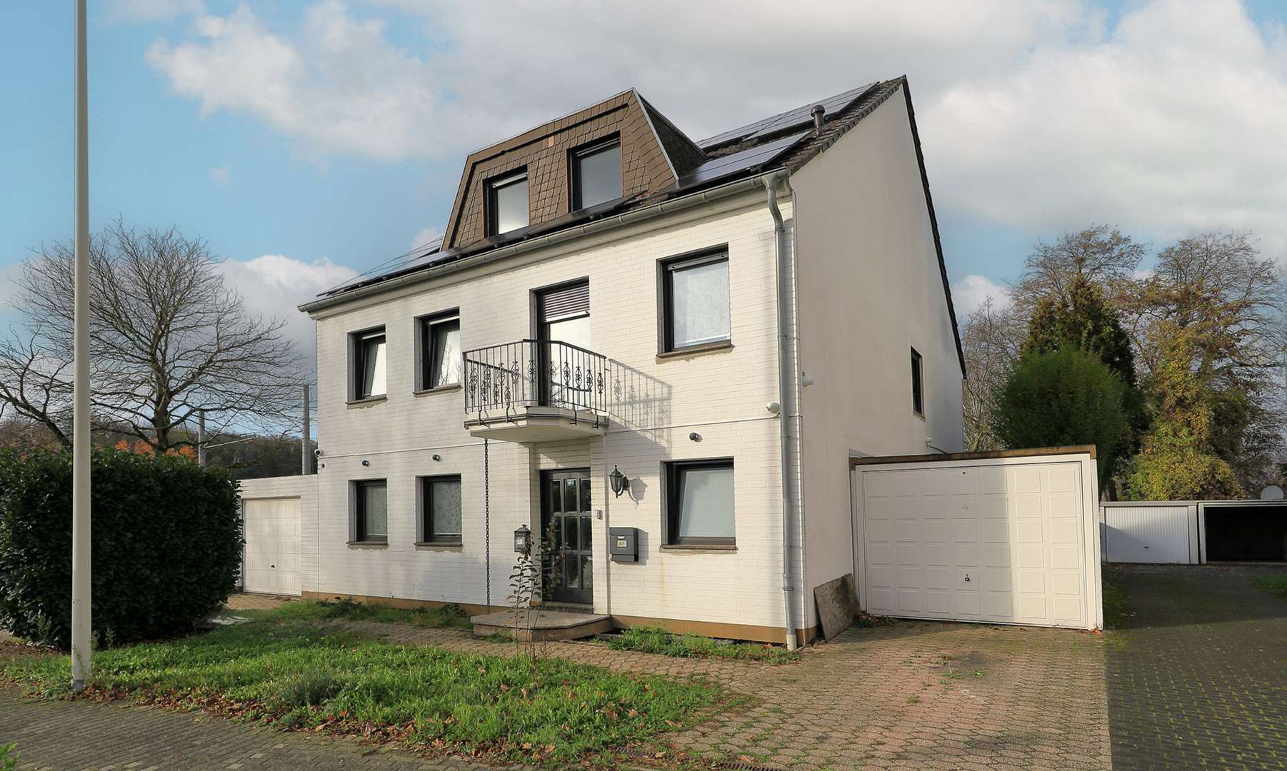 Vorderansicht - Einfamilienhaus in 53332 Bornheim mit 251m² kaufen