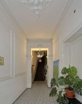 Treppenhaus im Erdgeschoss - Mehrfamilienhaus in 53115 Bonn mit 315m² als Kapitalanlage kaufen