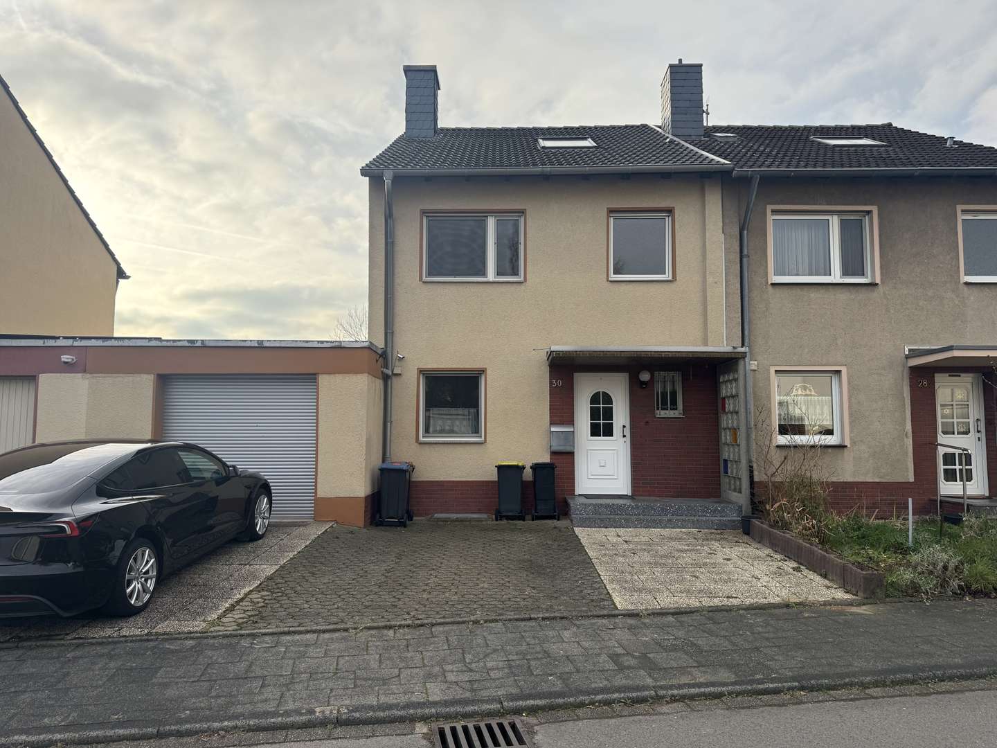 Vorderansicht - Doppelhaushälfte in 50765 Köln / Esch/Auweiler mit 116m² kaufen