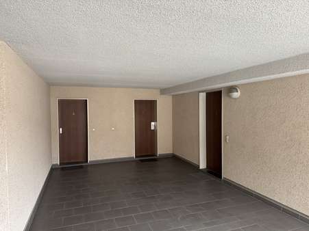 Hausflur - Etagenwohnung in 51105 Köln / Poll mit 22m² als Kapitalanlage kaufen