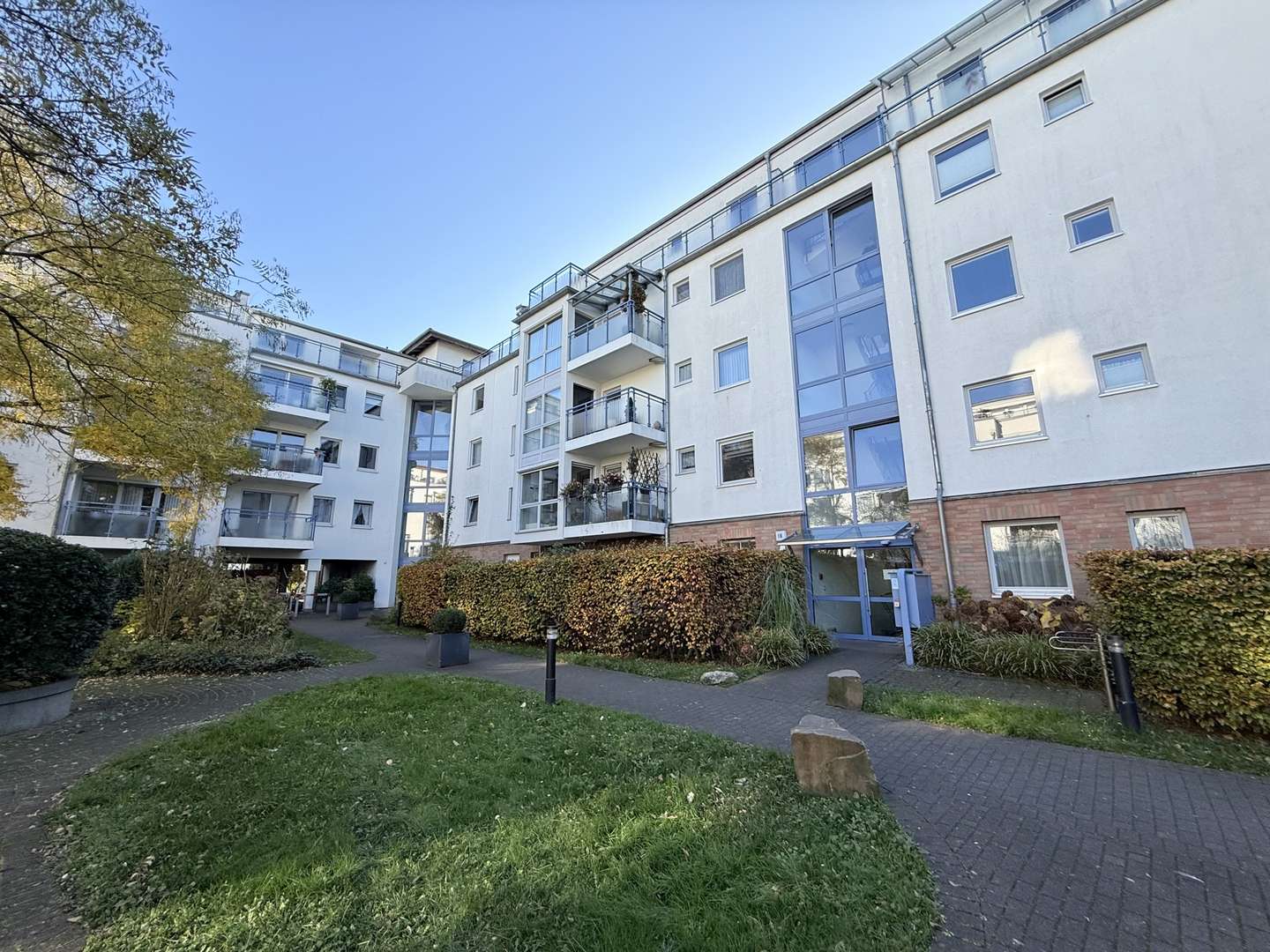 Wohnzimmer  - Etagenwohnung in 50996 Köln mit 56m² kaufen
