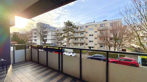 Ausblick Balkon zur Straße - Etagenwohnung in 40547 Düsseldorf mit 96m² als Kapitalanlage kaufen