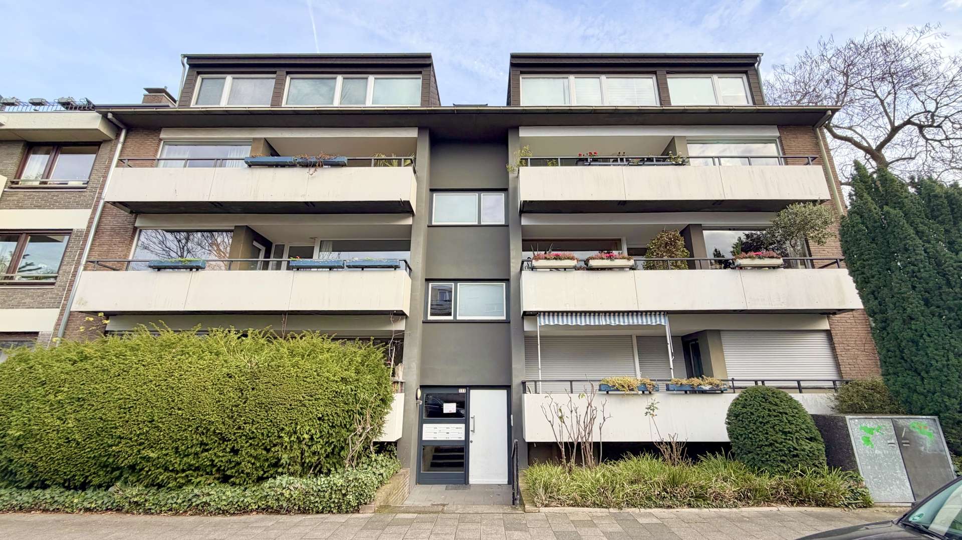 Front - Etagenwohnung in 40547 Düsseldorf mit 96m² als Kapitalanlage kaufen