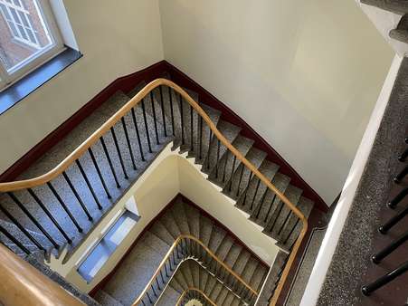 Treppenhaus Treppenhaus - Etagenwohnung in 50670 Köln / Neustadt-Nord mit 128m² als Kapitalanlage kaufen