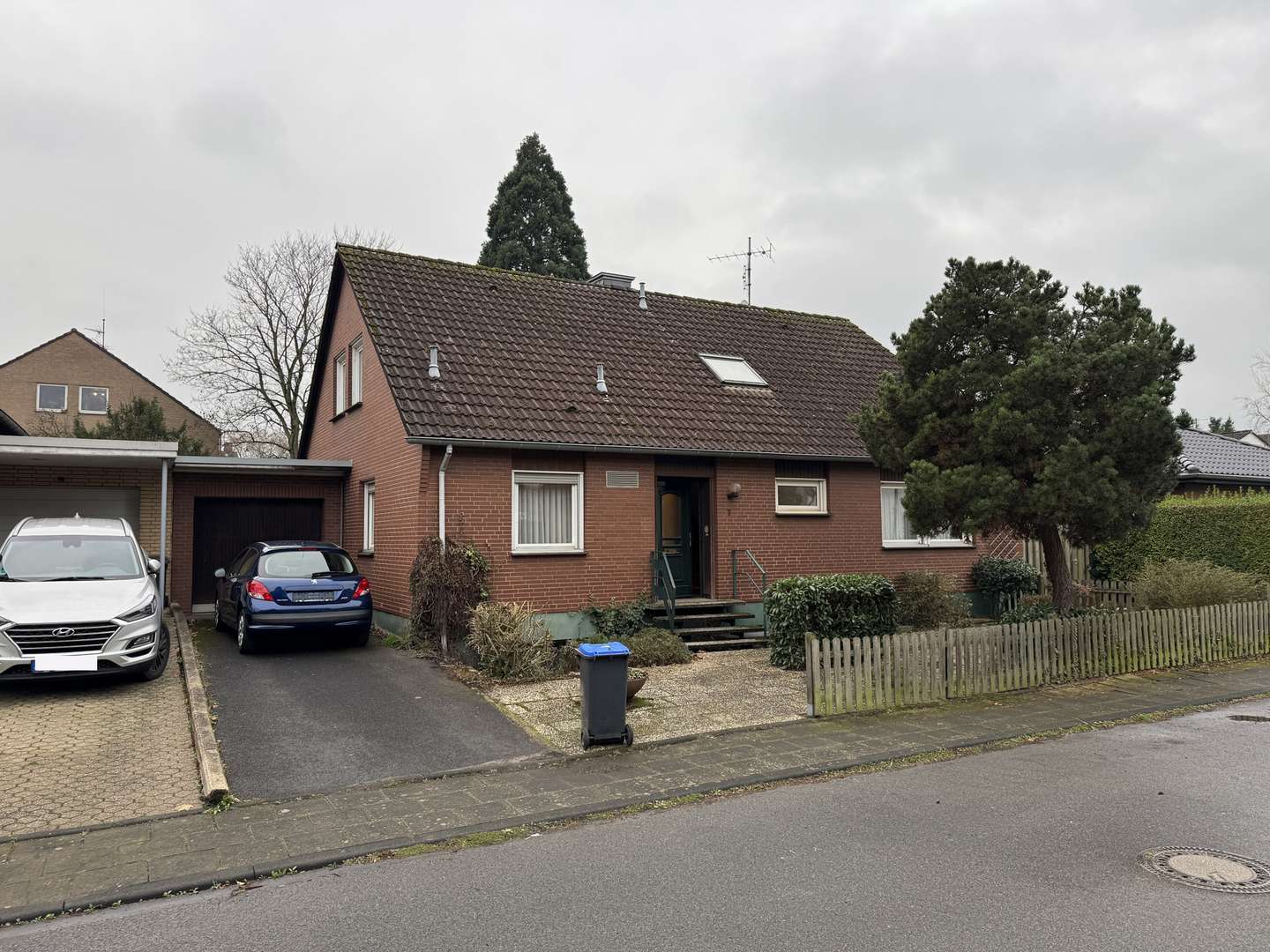 Vorderansicht Vorderansicht - Einfamilienhaus in 50997 Köln mit 147m² kaufen