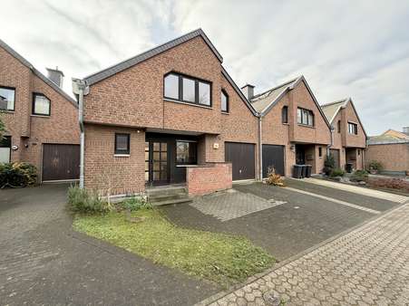 Vorderansicht Vorderansicht - Reihenmittelhaus in 50765 Köln / Esch/Auweiler mit 110m² kaufen