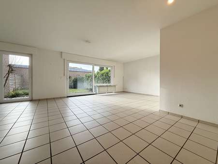 Wohnzimmer Wohnzimmer - Reihenmittelhaus in 50765 Köln / Esch/Auweiler mit 110m² kaufen