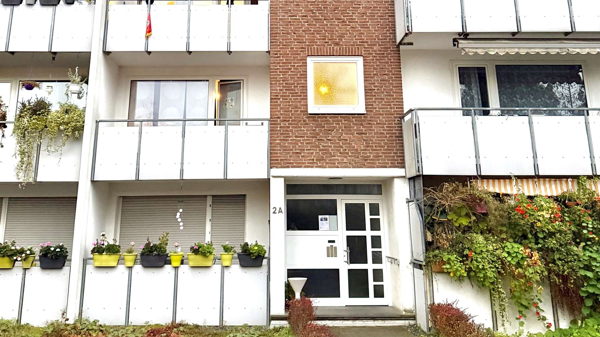 Hauseingang Hauseingang - Etagenwohnung in 41466 Neuss / Reuschenberg mit 36m² kaufen