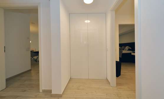 Flur - Etagenwohnung in 51465 Bergisch Gladbach mit 112m² kaufen