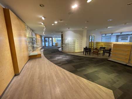 Verkaufsfläche - Einzelhandelsladen in 51465 Bergisch Gladbach mit 228m² mieten