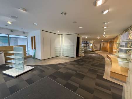 Verkaufsfläche - Einzelhandelsladen in 51465 Bergisch Gladbach mit 228m² mieten