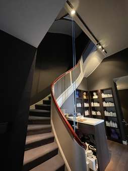 Treppenhaus vor Umbau - Bürofläche in 53113 Bonn mit 492m² kaufen