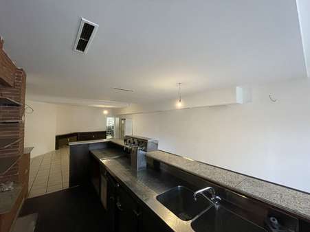 Verkaufsfläche - Ladenlokal in 51107 Köln mit 200m² mieten