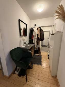 Diele zum Anbau - Mehrfamilienhaus in 51107 Köln / Ostheim mit 179m² als Kapitalanlage kaufen