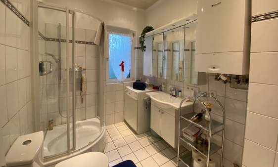 Badezimmer - Wohnung in 50937 Köln - Klettenberg mit 60m² günstig kaufen