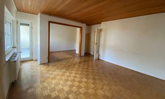 Wohnzimmer - Wohnung in 50733 Köln mit 67m² günstig kaufen