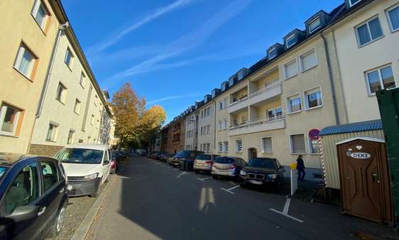 Straßenansicht - Erdgeschosswohnung in 50735 Köln - Riehl mit 59m² günstig kaufen