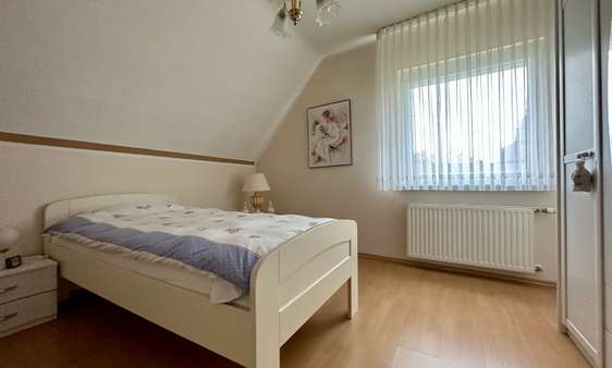 Schlafzimmer - Einfamilienhaus in 50259 Pulheim - Stommeln mit 98m² günstig kaufen