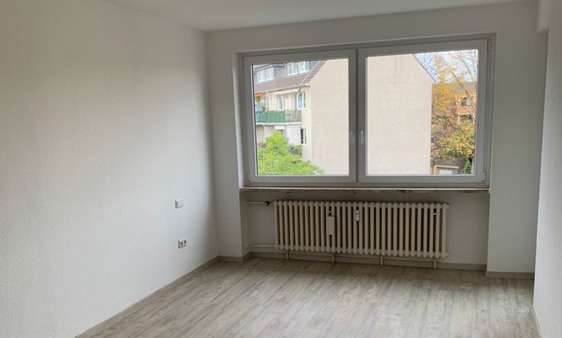 Zimmer - Wohn- / Geschäftshaus in 50827 Köln - Bickendorf mit 573m² als Kapitalanlage kaufen