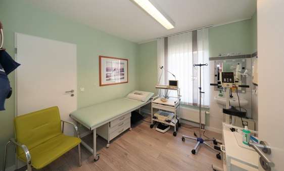Behandlungsraum Praxis 2 - Wohn- / Geschäftshaus in 51491 Overath - Steinenbrück mit 91m² als Kapitalanlage kaufen