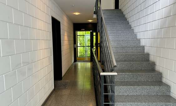 Treppenhaus - Erdgeschosswohnung in 51503 Rösrath - Hoffnungsthal mit 96m² kaufen