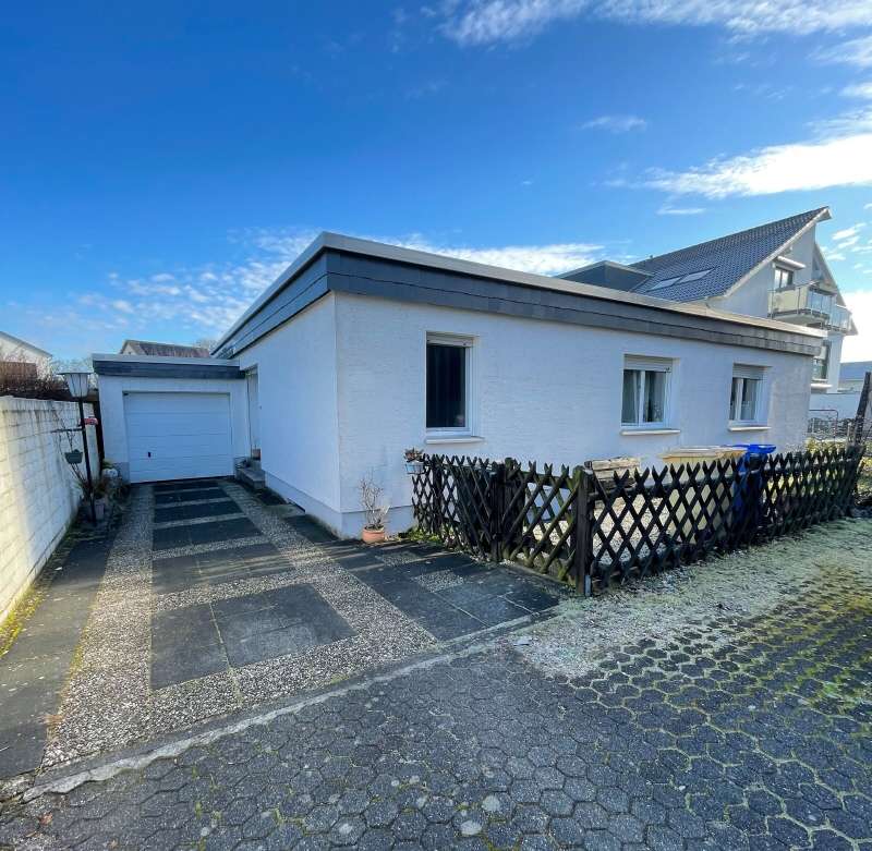 Vorderansicht - Einfamilienhaus in 53229 Bonn - Beuel-Niederholtdorf mit 129m² kaufen