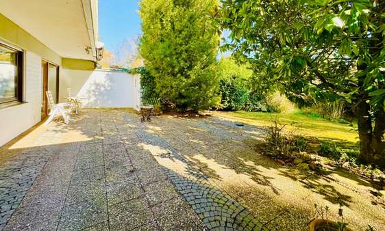 Terrasse - Erdgeschosswohnung in 53177 Bonn - Bad Godesberg-Schweinheim mit 144m² kaufen