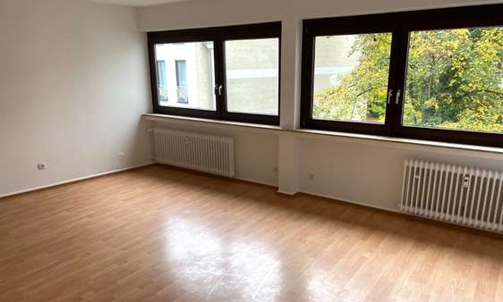 Wohn-Esszimmer - Etagenwohnung in 53129 Bonn - Kessenich mit 70m² günstig kaufen