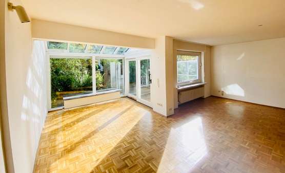 Wohnzimmer mit Wintergarten - Reihenmittelhaus in 53177 Bonn - Pennenfeld mit 154m² kaufen