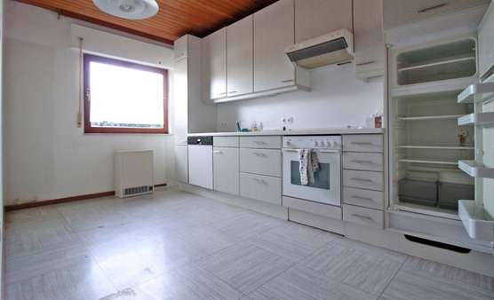 Küche im Erdgeschoss - Einfamilienhaus in 53340 Meckenheim - Merl mit 146m² kaufen