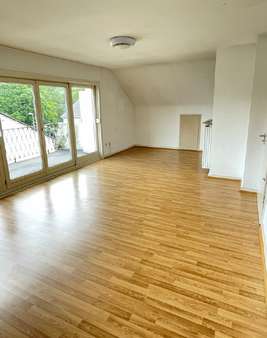 Wohnzimmer - Dachgeschosswohnung in 53179 Bonn - Rüngsdorf mit 73m² kaufen