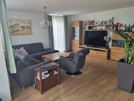 Wohnzimmer im Erdgeschoss - Einfamilienhaus in 88255 Baindt mit 254m² kaufen