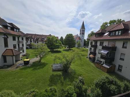 schöner Ausblick vom Balkon schöner Ausblick vom Balkon - Wohnung in 88316 Isny im Allgäu mit 56m² kaufen