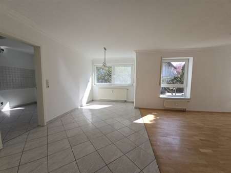Wohnzimmer im Erdgeschoss - Mehrfamilienhaus in 88239 Wangen im Allgäu mit 267m² kaufen