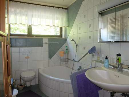 Bad mit Tageslicht - Wohnung in 88316 Isny im Allgäu mit 108m² günstig kaufen