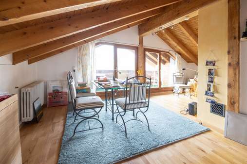 Studio im Dachgeschoss mit großzügigem Westbalkon - Einfamilienhaus in 88410 Bad Wurzach mit 200m² kaufen