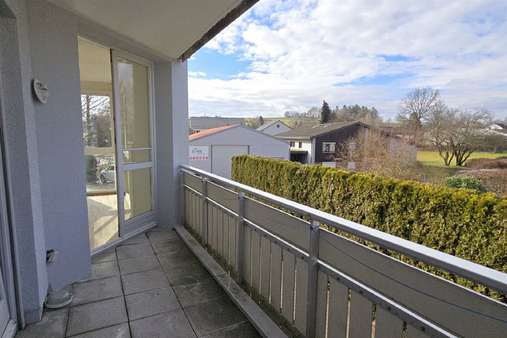 lichtdurchflutetes Wohnzimmer - Wohnung in 88410 Bad Wurzach mit 80m² kaufen