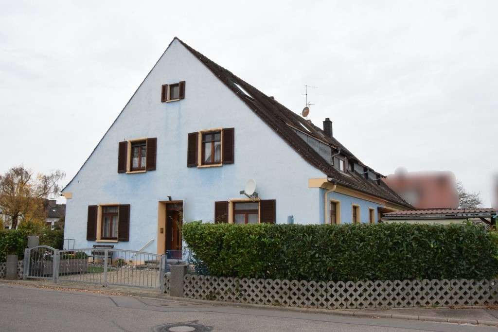Haus von außen - Doppelhaushälfte in 79258 Hartheim am Rhein mit 256m² kaufen