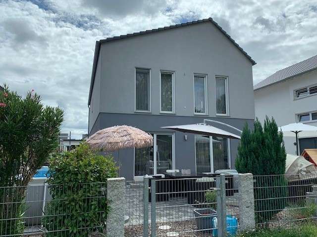 Haus von hinten - Einfamilienhaus in 79206 Breisach am Rhein mit 182m² günstig kaufen