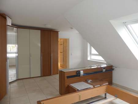 Schlafzimmer 1. DG - Wohnung in 79189 Bad Krozingen mit 199m² kaufen