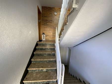 Treppenhaus - Wohnung in 34246 Vellmar mit 77m² als Kapitalanlage günstig kaufen